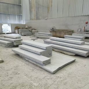 安阳 整石台阶（大面火烧+侧面自然面），出货前厂内拼装