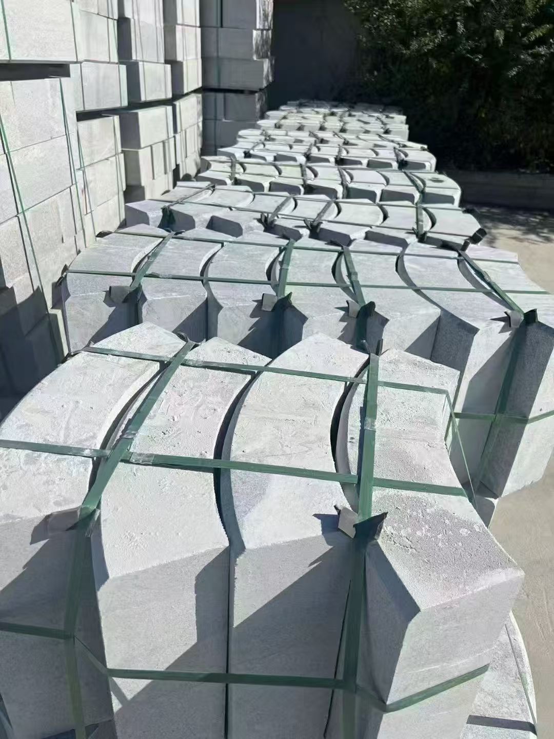 安阳 芝麻灰弧形路沿石