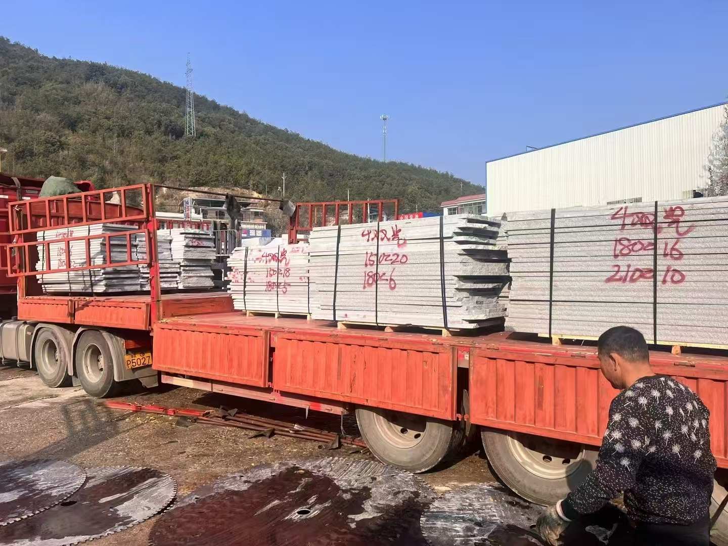 安阳 芝麻灰花岗岩光面毛板出货日常