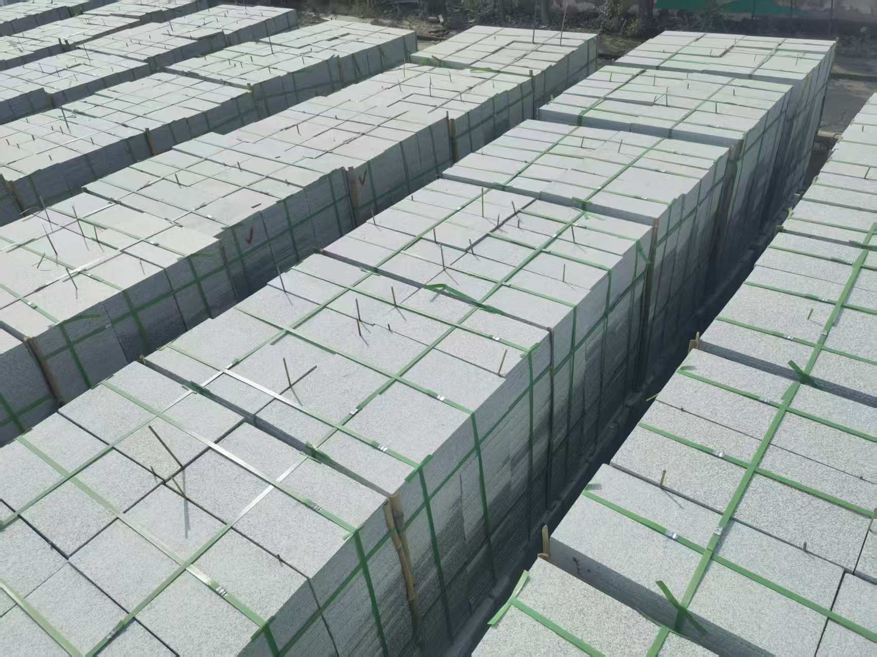 安阳 芝麻白1.8公分火烧300*600地铺，清仓大甩卖