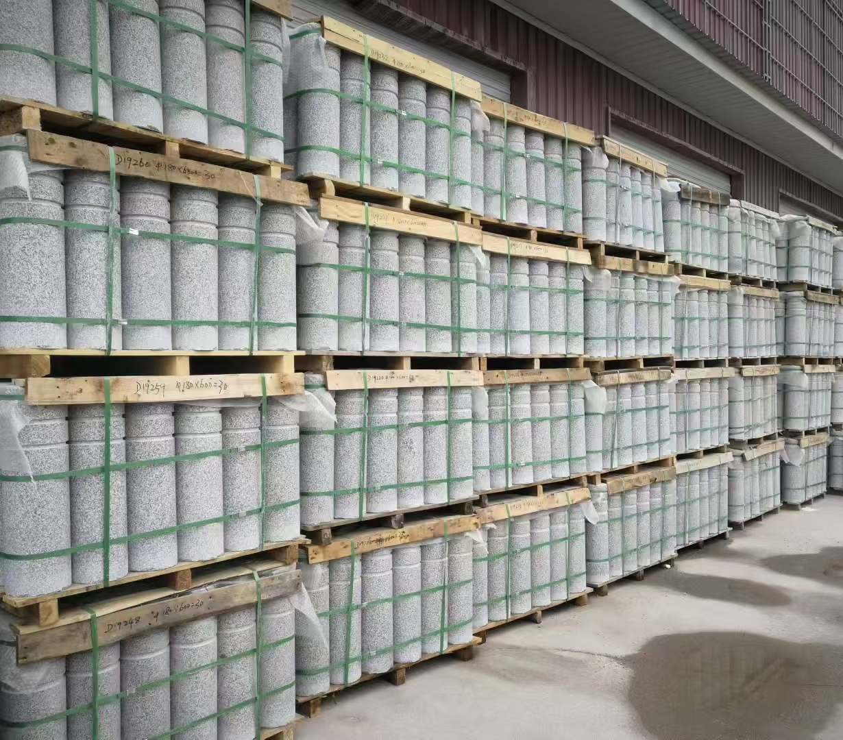 安阳 芝麻白挡车柱、阻车桩、隔离柱